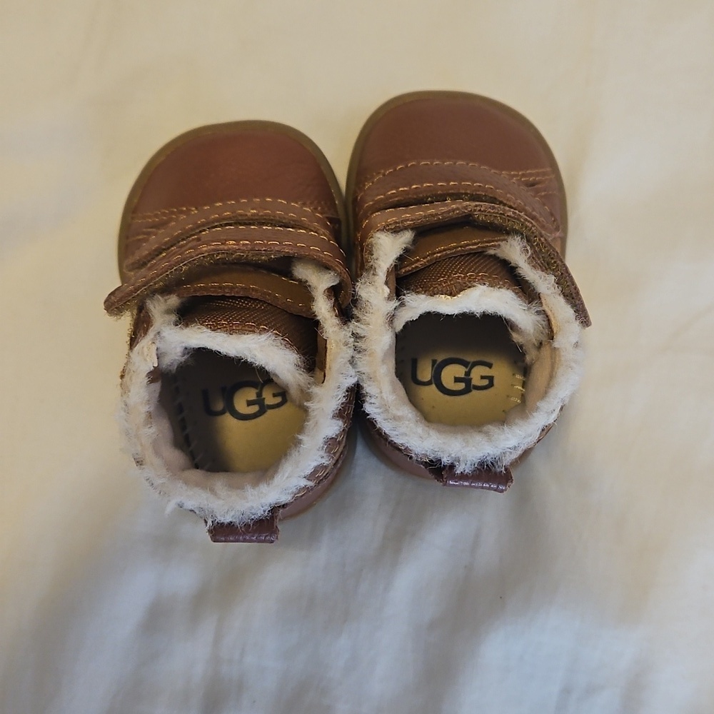 Unisex Baby Chestnut UGG Tan Baby Shoes with Faux Fur Trim
